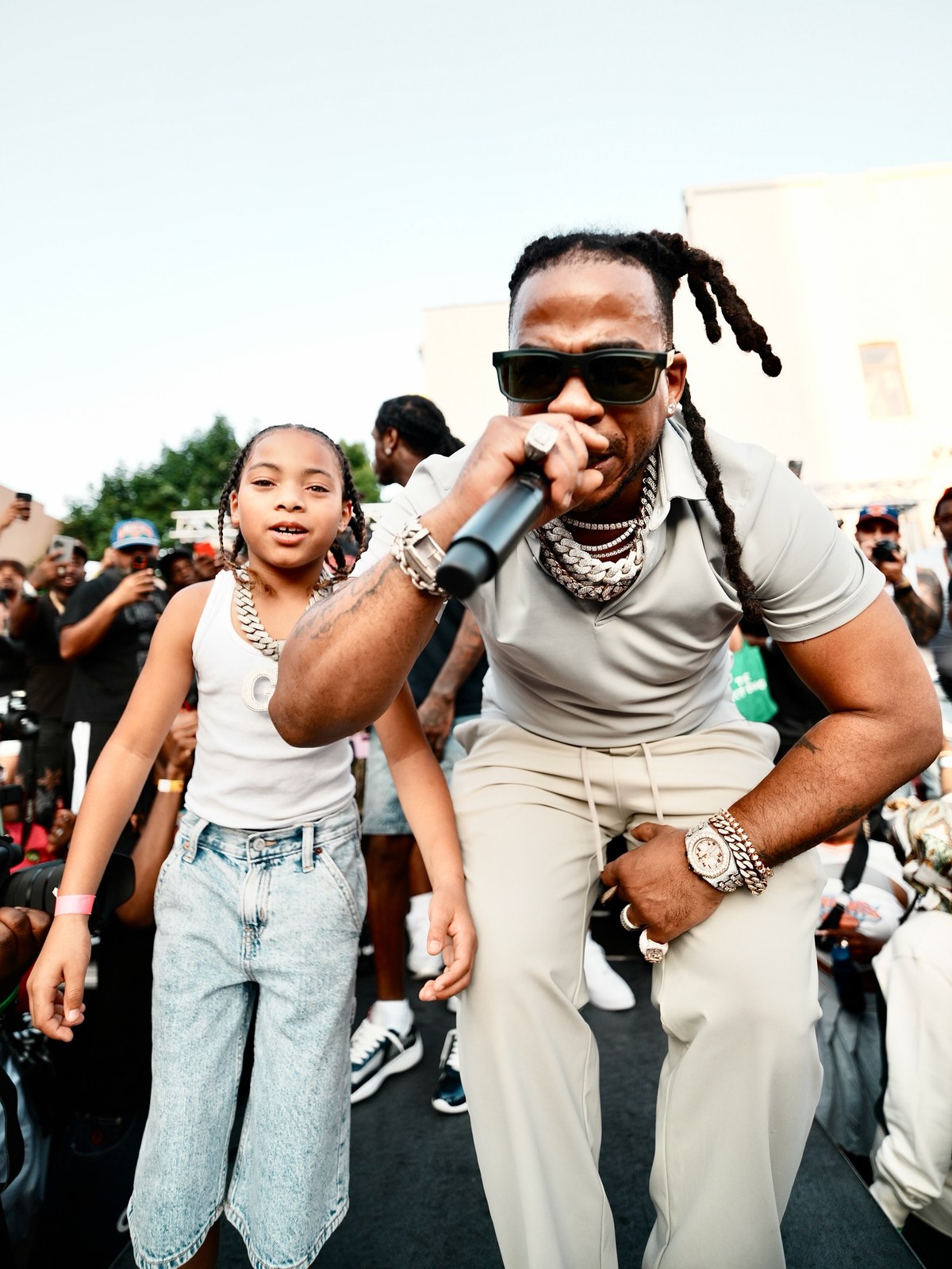 Max B performing at a block party